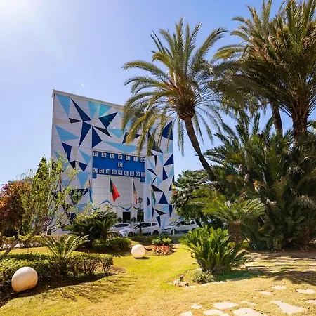 Center New And Luxurious On The 627 *