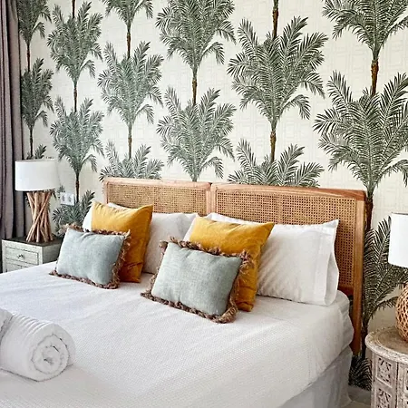 Center New And Luxurious On The 627 *