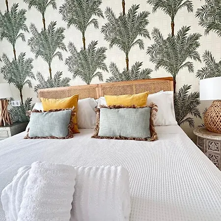 Center New And Luxurious On The 627 アパート *