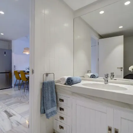 Center New And Luxurious On The 627 アパート *