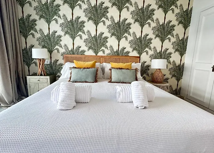 Center New And Luxurious On The 627 *