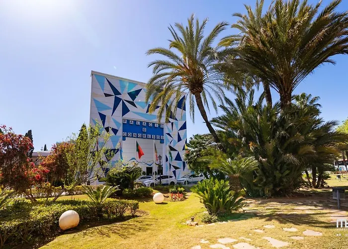 Center New And Luxurious On The 627 *